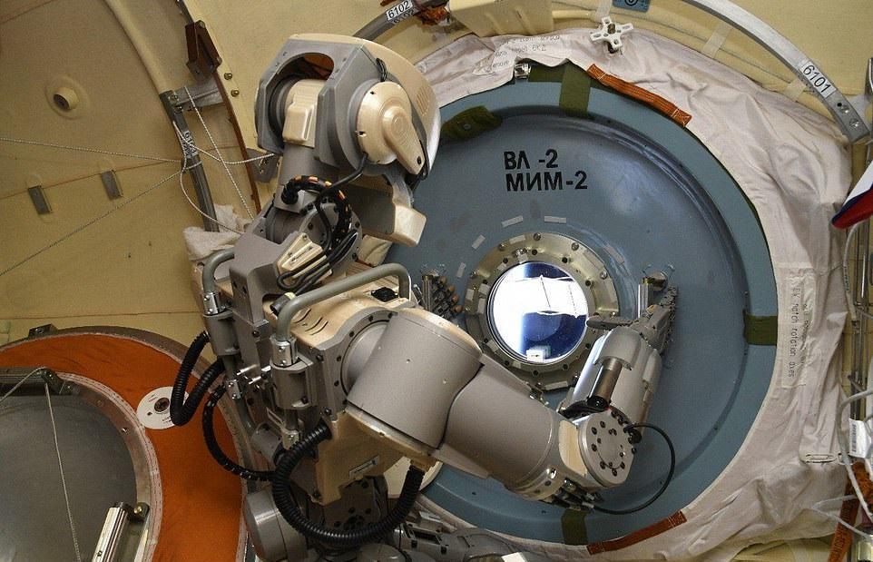 اولین گفته ربات فضایی هنگام خروج از جو کره زمین