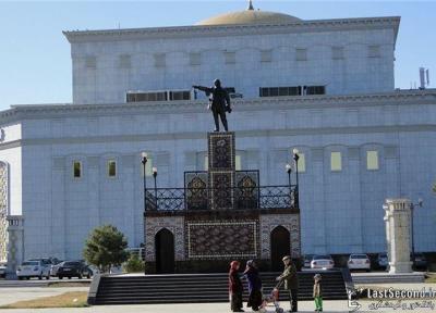 مجسمه لنین جاذبه گردشگری عشق آباد
