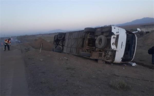 واژگونی اتوبوس مسافربری در محور دامغان ، شاهرود؛ 33 نفر مصدوم شدند