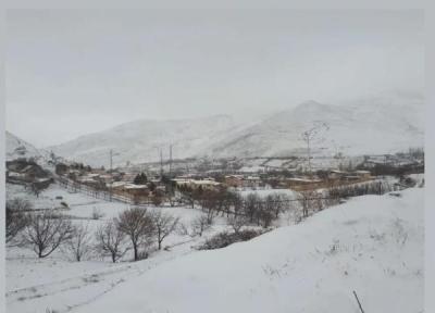 بارش برف در بعضی منطقه ها مشگین شهر اردبیل