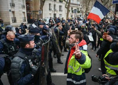 پلیس فرانسه ظروف فلزی معترضان اصلاحات مکرون را ضبط کرد