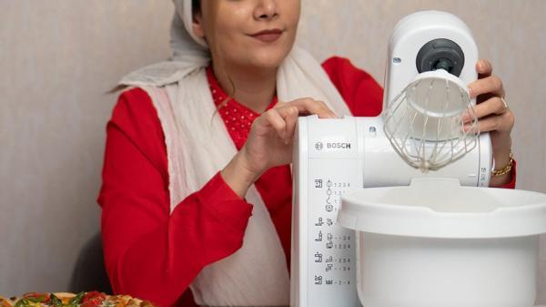 جعبه گشایی و بررسی همزن برقی بوش مدل MUMP1000 جعبه گشایی و آنالیز همزن برقی بوش مدل MUMP1000